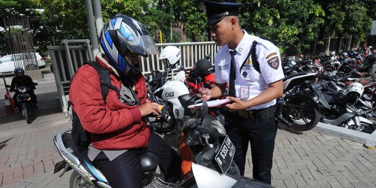 Satpam lebih bagus dari Satpol PP buat jaga kantor DPRD Bekasi