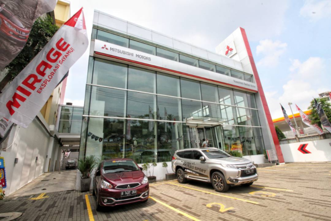 diler kendaraan penumpang mitsubishi