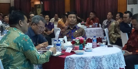 Kumpulkan pembantu rektor, Wiranto ajak kampus perangi paham radikal