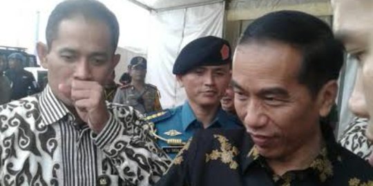 Warga Bekasi histeris sambut kedatangan Jokowi dan para menteri