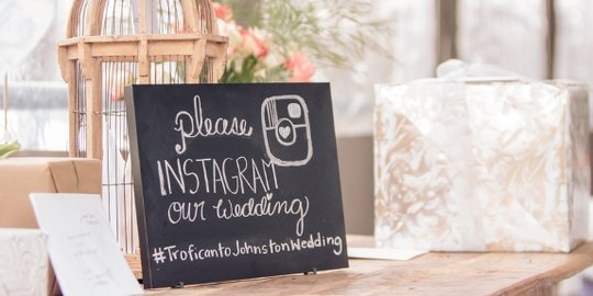 12 Cara kreatif untuk menonjolkan hashtag pernikahan | merdeka.com