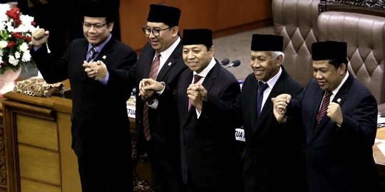 Ngambeknya Fahri disentil karangan bunga sampai mau pensiun dari DPR