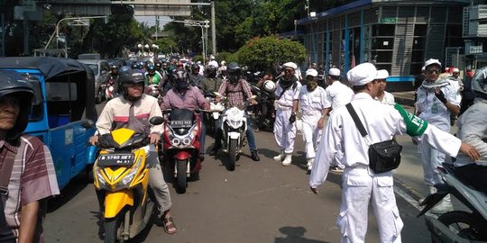 Massa aksi 5 Mei padati Istiqlal, Jalan Merdeka Utara ditutup