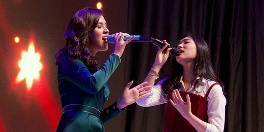 Penampilan cantik Raisa dan Isyana duet bareng di peluncuran Oppo F3