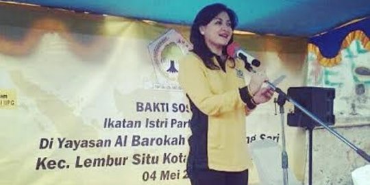 Tak gubris kisruh partai, ikatan istri Golkar gelar bakti sosial
