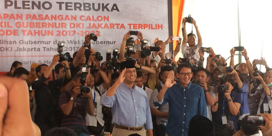 Anies-Sandi hadiri acara penetapan gubernur & wakil di KPU DKI