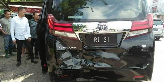 Mobil berpelat RI 31 kecelakaan di Sidoarjo, bodi belakang ringsek