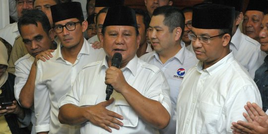 Bikin ngakak, Prabowo tiru pemimpin sombong di acara Anies-Sandi