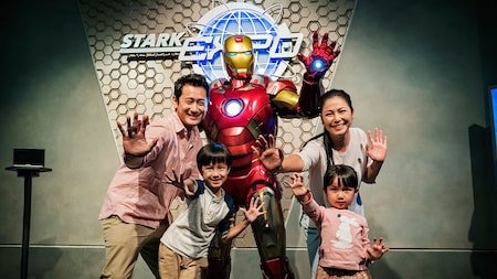 iron man di disneyland hong kong