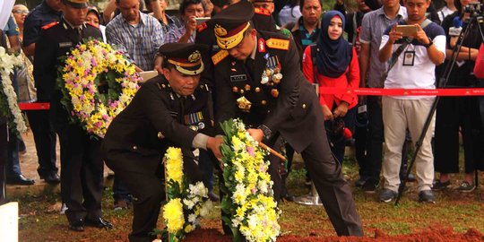 Kapolri Tito letakkan bunga di makam Jenderal Pol Widodo Budidarmo