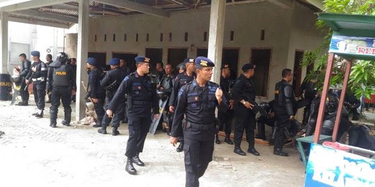 Buru napi kabur di Pekanbaru, polisi razia jalan lintas Sumatera