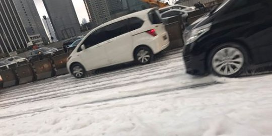 Begini cerita busa sabun yang dikira hujan salju di Jalan Sudirman