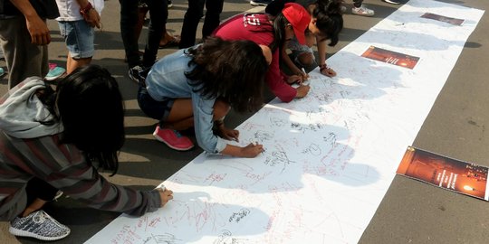 Pengunjung CFD tandatangani petisi tolak kenaikan tarif listrik