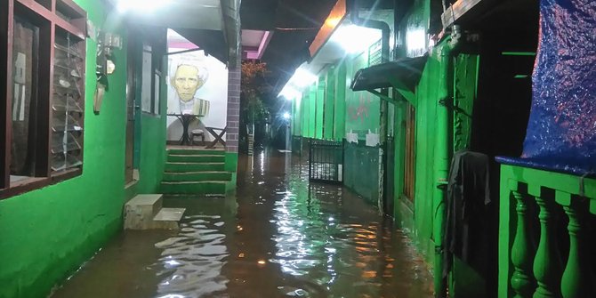 Hujan deras guyur Jakarta, Kemang Selatan terendam banjir 
