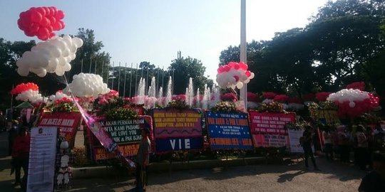 Setelah bunga, relawan Ahok-Djarot kirim 7.500 balon ke balai kota