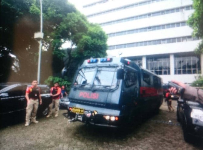 mobil polisi di persidangan ahok