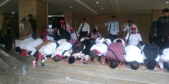 Ahok divonis 2 tahun, ACTA dan GNPF MUI sujud syukur
