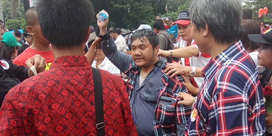 Ahokers kesurupan teriak-teriak bilang 'Ahok tak salah, harus bebas'