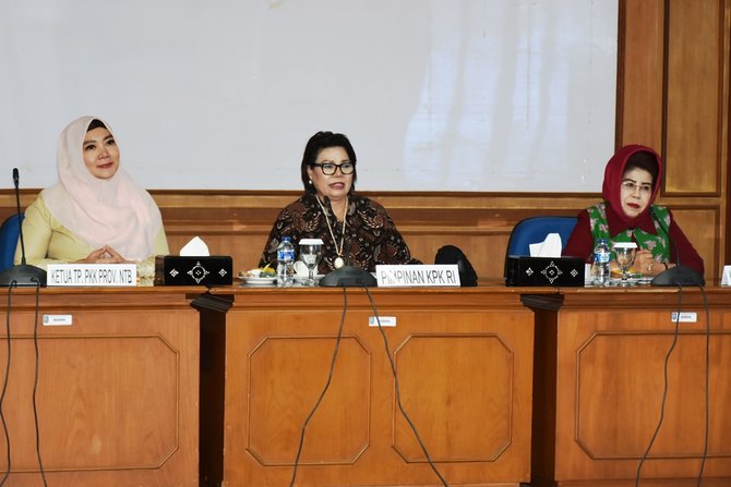 gubernur ntb tgh m zainul majdi gelar rapat koordinasi dan supervisi pemberantasan korupsi terintegrasi dalam acara ini juga dihadiri wakil ketua kpk basaria panjaitan