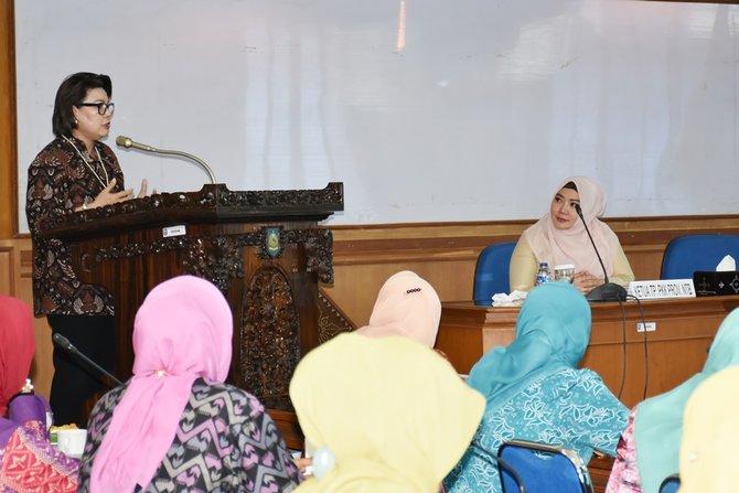 gubernur ntb tgh m zainul majdi gelar rapat koordinasi dan supervisi pemberantasan korupsi terintegrasi dalam acara ini juga dihadiri wakil ketua kpk basaria panjaitan