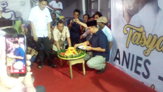 anies hadiri selamatan relawan