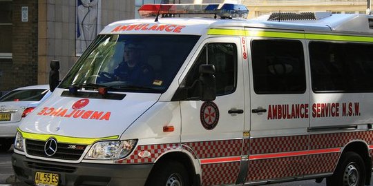 Kena serangan jantung, paramedis setir sendiri mobil ambulans ke RS