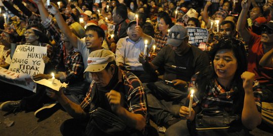 Sampah berserakan usai aksi pendukung Ahok di Rutan Cipinang