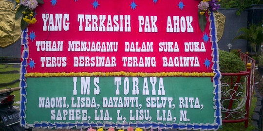 Karangan bunga untuk Ahok mejeng di Mako Brimob