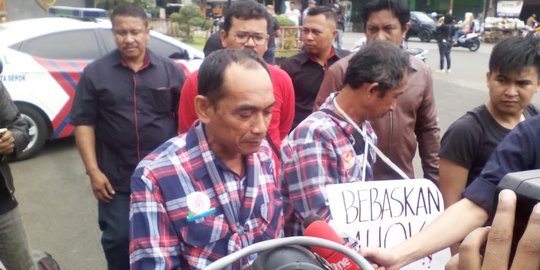 Datangi Mako Brimob, pendukung Ahok bawa terpal & perbekalan makanan