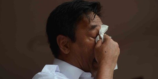 Djarot nangis sampaikan pesan Ahok ke warga di Balai Kota