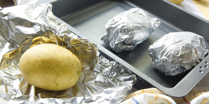 Apakah memasak  dengan aluminium foil aman untuk kesehatan 