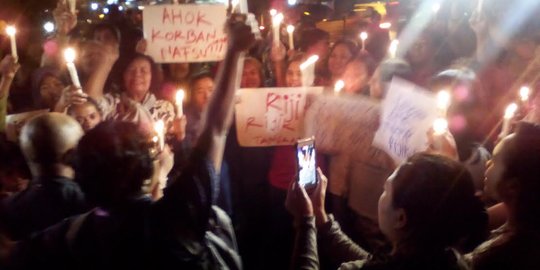 Teriakan pendemo di depan Mako Brimob: Bebaskan Ahok, tangkap Rizieq