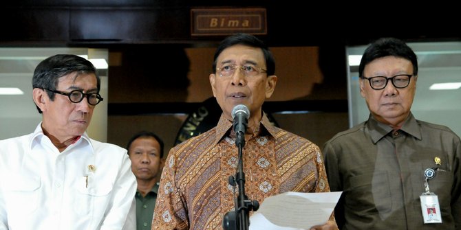 Image result for Wiranto bubarkan HTI