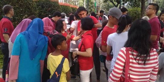 Usai mengumpulkan KTP, pendukung Ahok merapat ke Mako Brimob