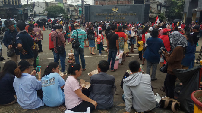 pendukung ahok di mako brimob