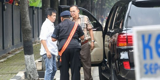 Ekspresi Roy Marten dan Sys NS gagal jenguk Ahok di Mako Brimob