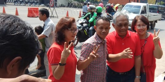 Datang dari Balikpapan, relawan ditolak petugas jenguk Ahok