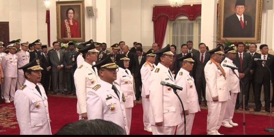 Jokowi lantik 5 Gubernur dan 6 Wakil Gubernur di Istana