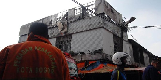 Toko kelontong di Pasar Anyar terbakar saat pedagang Salat Jumat