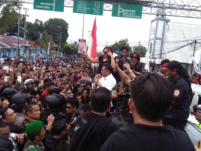 gubernur olly tenangkan pendemo