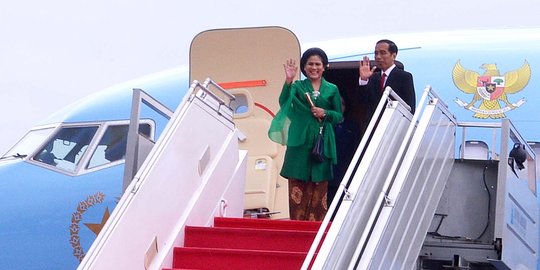 Di Halim, Presiden Jokowi dihadiahi ayam jago dari warga Sragen