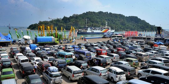 Tarif Merak-Bakauheni naik, truk beralih ke Pelabuhan Tanjung Priok