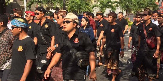 Warga Bali demo tuntut Jubir FPI ditangkap karena sudah tersangka