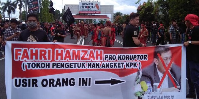 Rencana Kedatangan Fahri Hamzah di Kupang Ditolak Ormas Lokal, Nekat Datang Ini Akibatnya... Rencana Kedatangan Fahri Hamzah di Kupang Ditolak Ormas Lokal, Nekat Datang Ini Akibatnya...