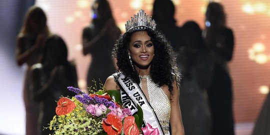 Seksi dan eksotisnya ahli kimia peraih mahkota Miss USA 2017