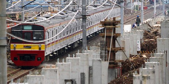 Bikin rumah rusak, warga keluhkan pembangunan jalur kereta 