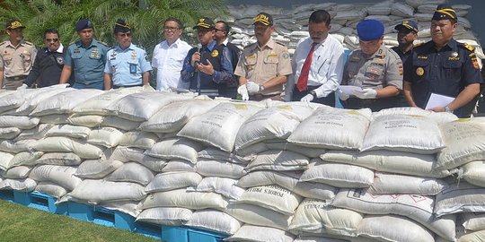 Bea Cukai sita 63,8 ton bahan peledak di laut Bali