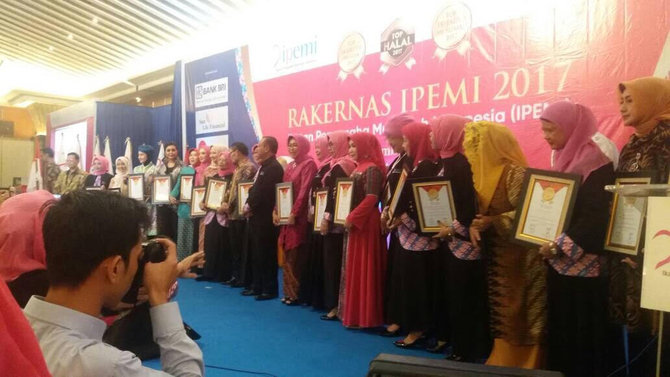 menaker ketika menghadiri rakernas ikatan pengusaha muslimah indonesia ipemi di jakarta
