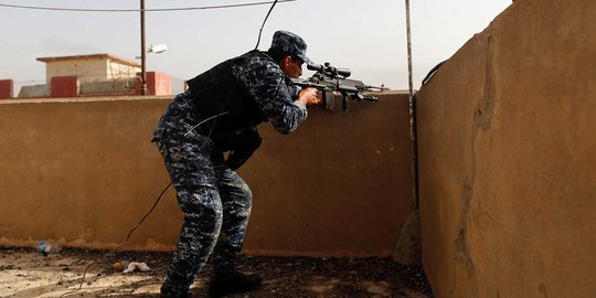 Aksi penembak jitu Irak memburu sisa-sisa ISIS di Mosul