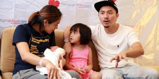 Begini reaksi Embun putri Omesh saat adiknya lahir